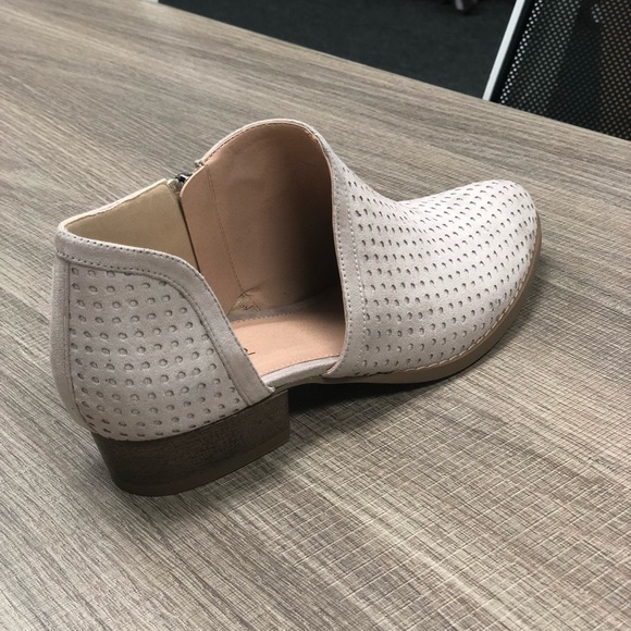 Cyber monday sale PERFORATED SIDE CUT OUT BOOTIE - Picture 6 of 6